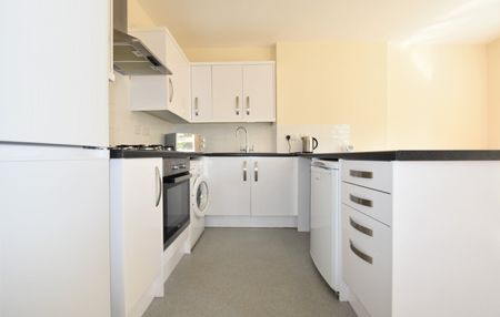 3 bedroom apartment to rent - Photo 4