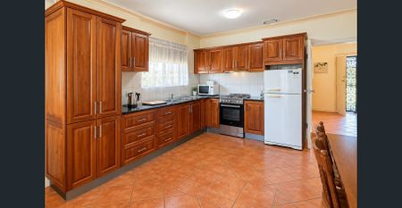 Spacious Furnished Family Home in the Heart of Victor Harbor - Photo 5