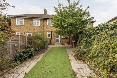 3 bedroom end of terrace house to rent - Photo 3