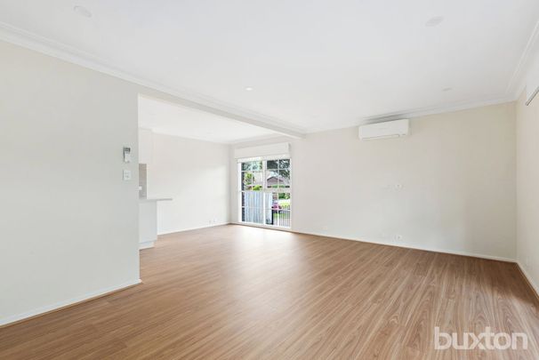 Stunning Renovated 3 Bedroom Home in Parkdale - Photo 1