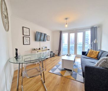 1 bedroom Flat in Market Street, Bracknell - Photo 5