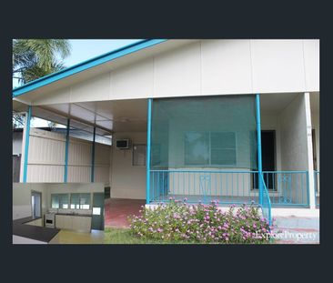 Tidy 2 bedroom Unit in great location! - Photo 1