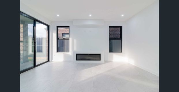 Brand New Modern Contemporary Family Home!!! - Photo 1