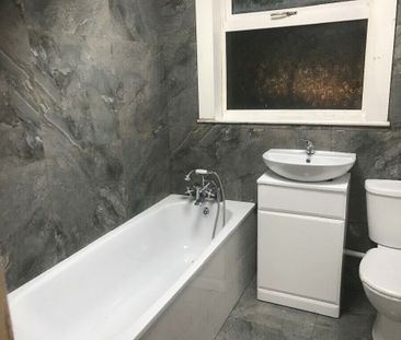 Beautiful upper flat in Imperial Drive, Rayners Lane HA2 7HJ - Photo 2