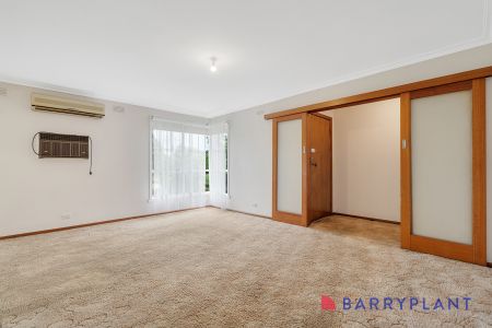Spacious Family Home with Garden Maintenance Included! - Photo 3