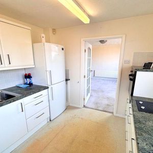 2 bedroom semi-detached bungalow to rent - Photo 2