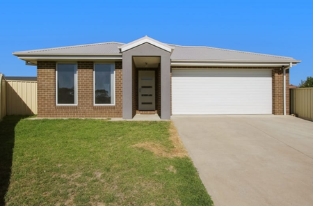 ChatGPT said: Spacious Family Living in a Prime Lavington Location - Photo 5