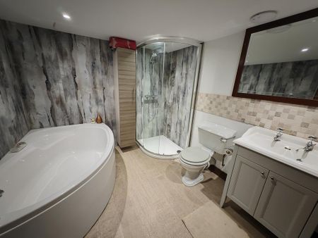 3 bedroom semi-detached house to rent - Photo 5