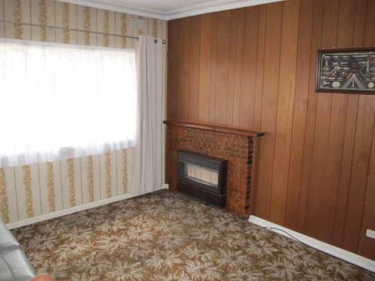 Conveniently close to transport & Altona Gate - Photo 1