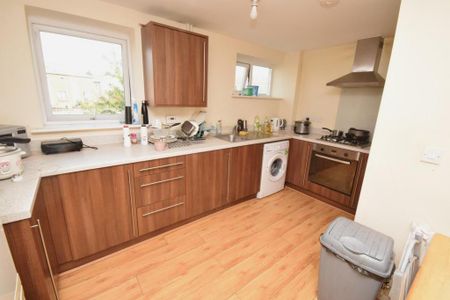 3 bedroom apartment to rent - Photo 4