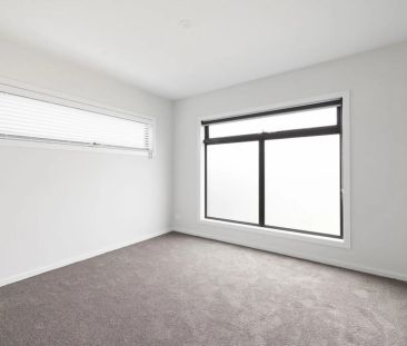 Spacious 4-Bedroom Townhouse for Rent - Photo 3