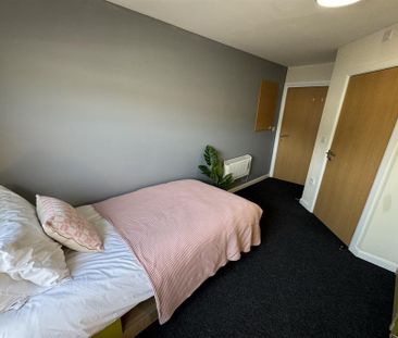 1 bedroom in a flat share to rent - Photo 1