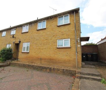 3 bedroom end of terrace house to rent - Photo 2