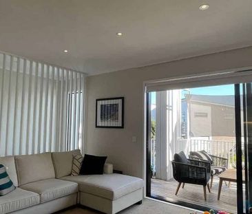 Stylish townhouse, stunning view and double garage - Photo 5