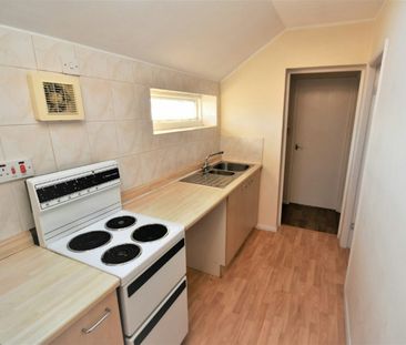 Flat to rent on - Photo 2