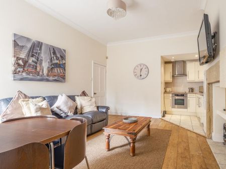 3 bedroom flat to rent - Photo 2