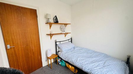 3 bedroom terraced house to rent - Photo 5