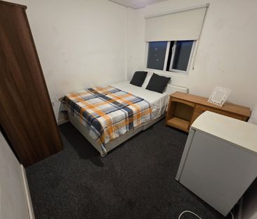 Room in a Shared Flat, Bolton Road, NW10 - Photo 1