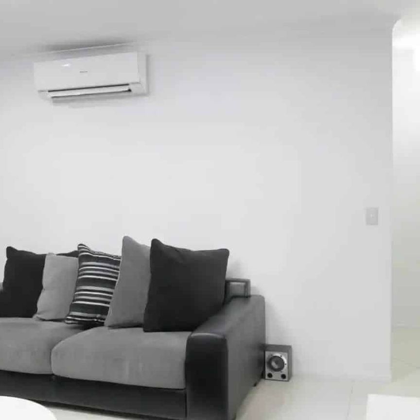 Sunny Family Home! - Photo 1