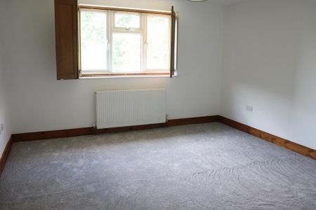 4 bedroom semi-detached house to rent - Photo 4