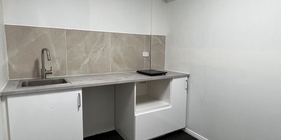 Low-Maintenance 2 Bedroom Unit in Prime Location - Photo 3