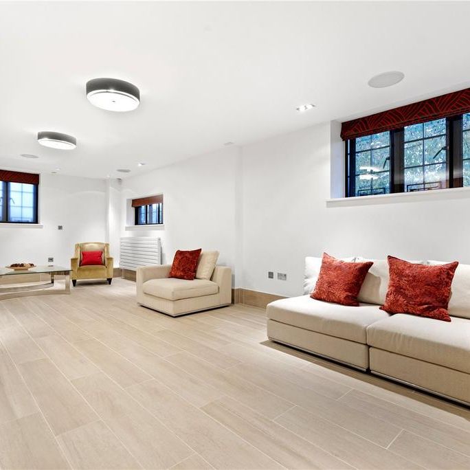 5 bedroom end of terrace house to rent - Photo 1