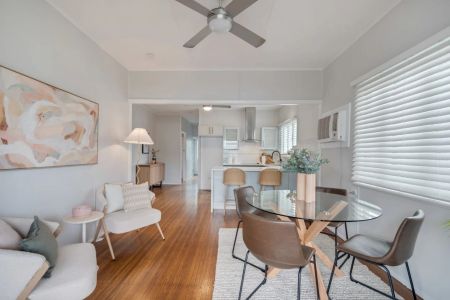 Timeless Charm with Modern Comfort - Castle Hill Views - Photo 3