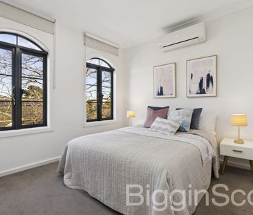 SPACIOUS LUXURY TOWNHOUSE IN A PREMIER LOCATION - Photo 5