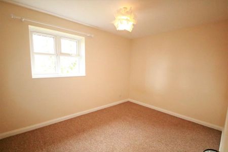 2 bedroom end of terrace house to rent - Photo 5