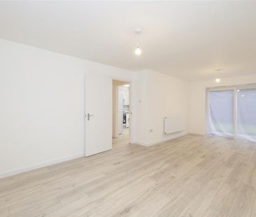 4 bedroom semi-detached house to rent - Photo 3