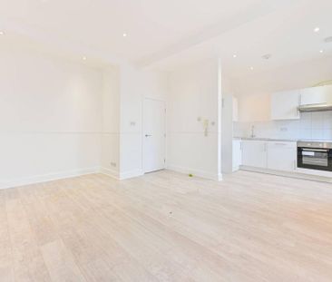 3 bedroom flat to rent - Photo 5