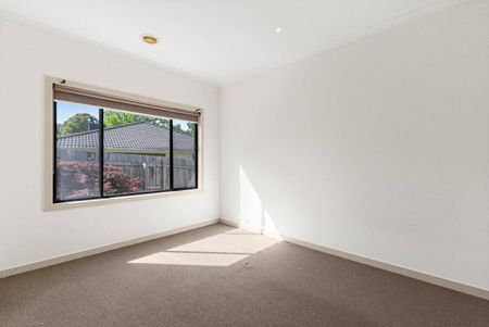 Large Family Home - Two Living Areas! - Photo 2