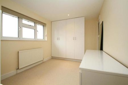 Sandfields, Send - 2 bedrooms Property for lettings - Seymours - Photo 4