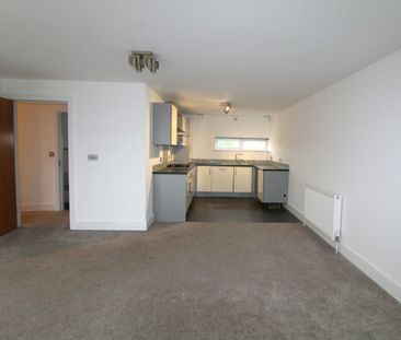 Flat to rent on - Photo 3