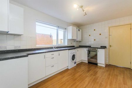 3 bedroom flat to rent - Photo 2