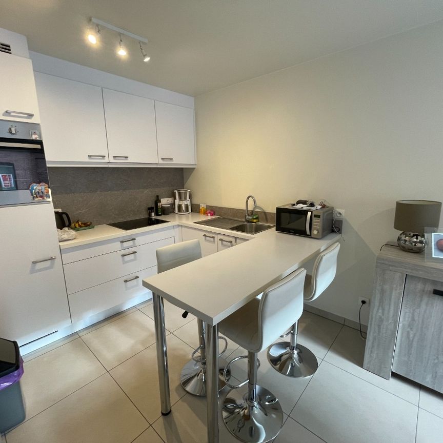 Appartement met 2 slaapkamers, staanplaats én ruim terras. - Foto 1