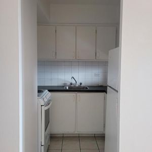 Studio chauffé, eau chaude, poêle, frigo - Photo 2