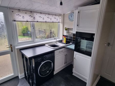 Blay Avenue, Walsall - Photo 5