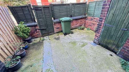 St Elmo Gove, East End, LS9 - Photo 4