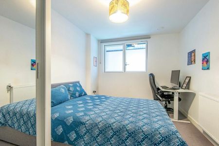 Montford Place, Stratford, E15 - Photo 5