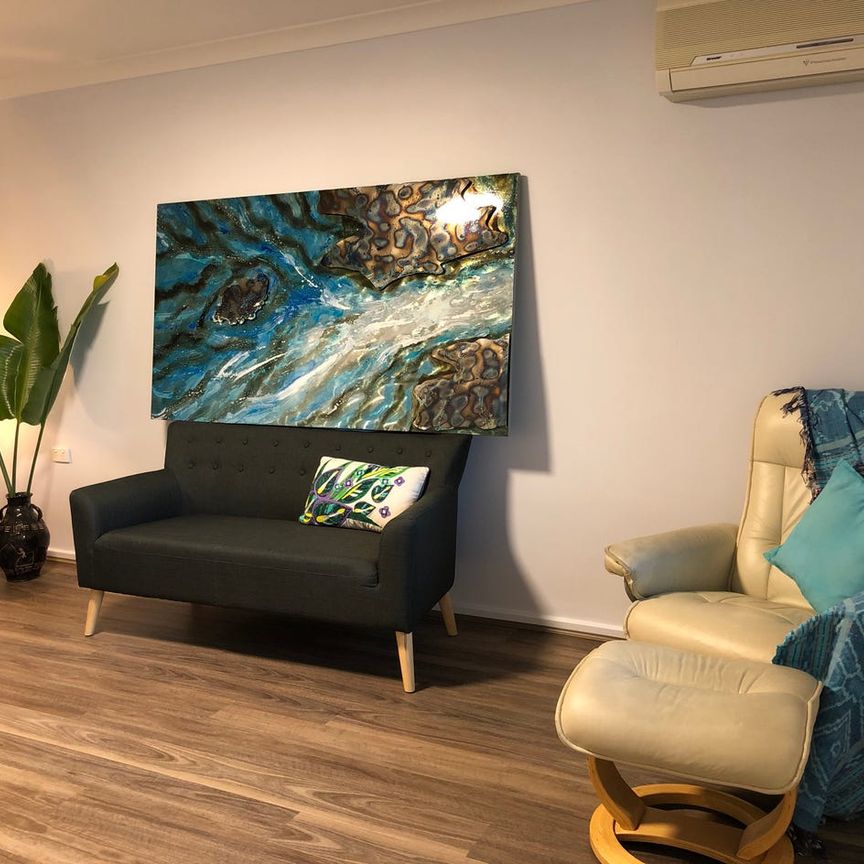 BRIGHT TWO BEDROOM HOME WITH A VIEW- OPEN THURS 15th Jan 6:00pm-6:30pm - Photo 1