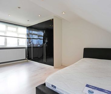 Price £2,700 pcm - Available 17/12/2025 - Part Furnished - Photo 6