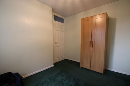 3 bedroom end of terrace house to rent - Photo 4