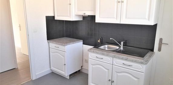 Location Appartement 3 pièces 53m² CHALON SUR SAONE 71100 - Photo 2