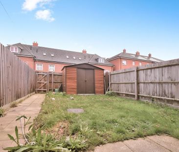 4 bedroom semi-detached house to rent - Photo 4