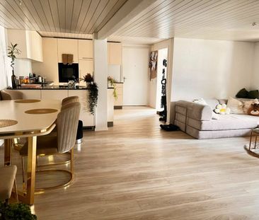 Grosszügige 3.5-Zimmer-Wohnung mit Garage & Top-Verkehrsanbindung i... - Photo 1