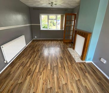 £1,350 PCM, Newly Refurbished Three Bedroom House with Large Garden... - Photo 3