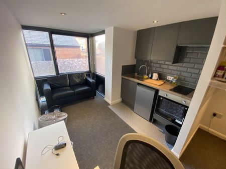 Studio to rent - Photo 2