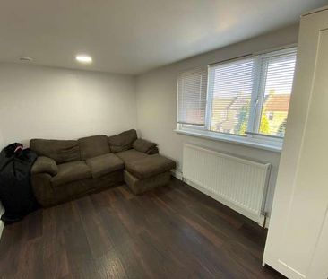 Blythswood Road, Studio Ilford, IG3 - Photo 2