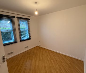 2 Bed - 326 Whitehall Road, Leeds - LS12 5NP - Professional - Photo 2